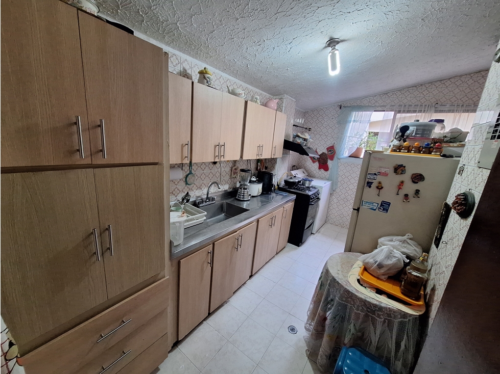APARTAMENTO EN VENTA 4TO PISO S/A - B/ SANTA ANITA