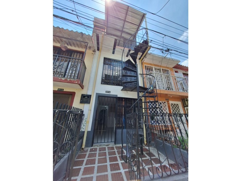 CASA EN VENTA B/ FLORALIA