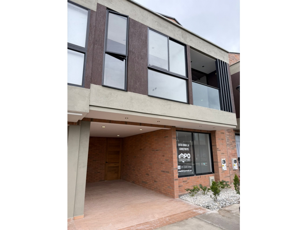 Casa para estrenar. Diseño moderno en unidad cerrada.