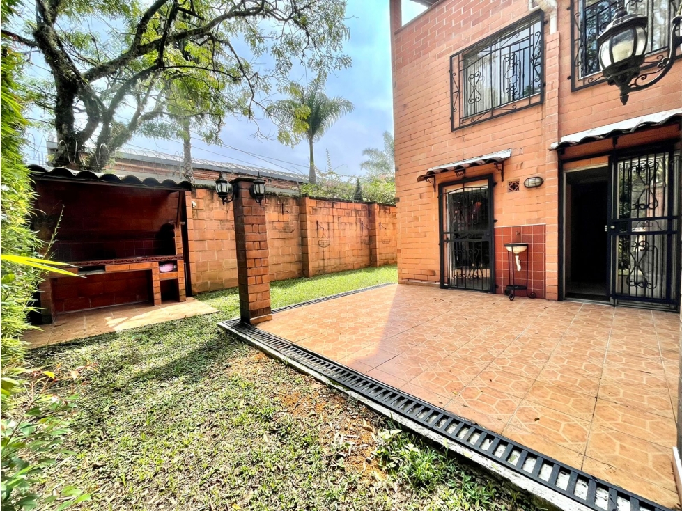 Linda casa esquinera en Suramerica itagüí — foto 2