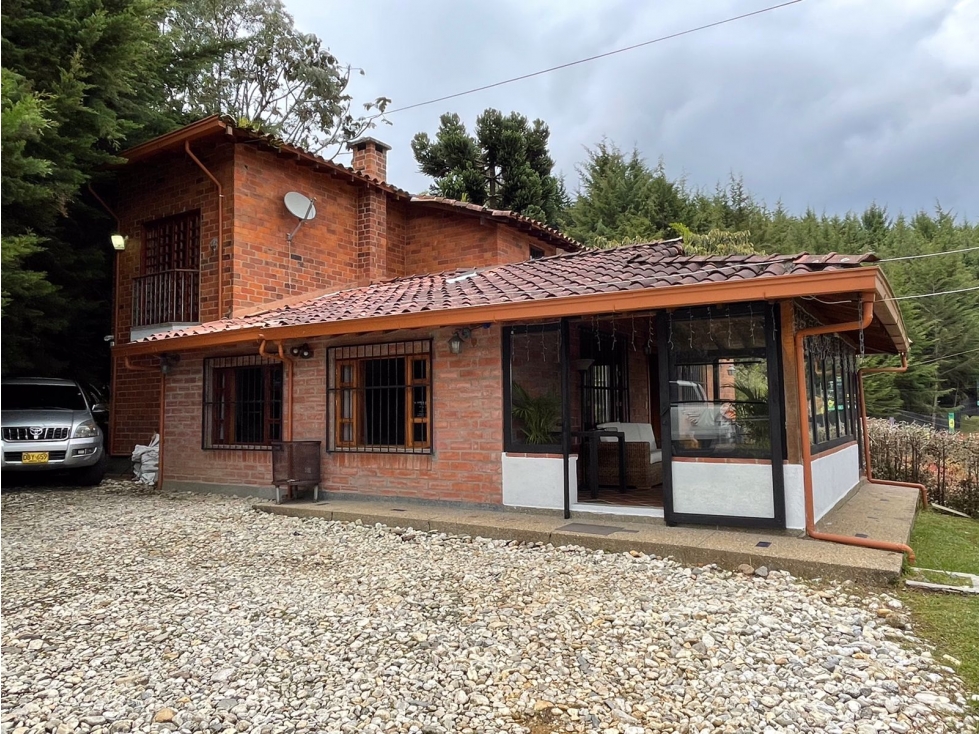 Casa finca acogedora para la venta a la entrada del Retiro.