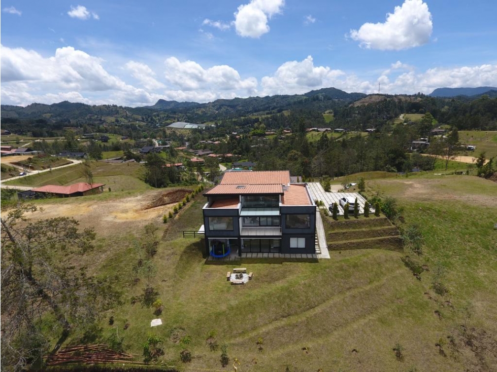 Exclusiva casa campestre en el Retiro Antioqueño