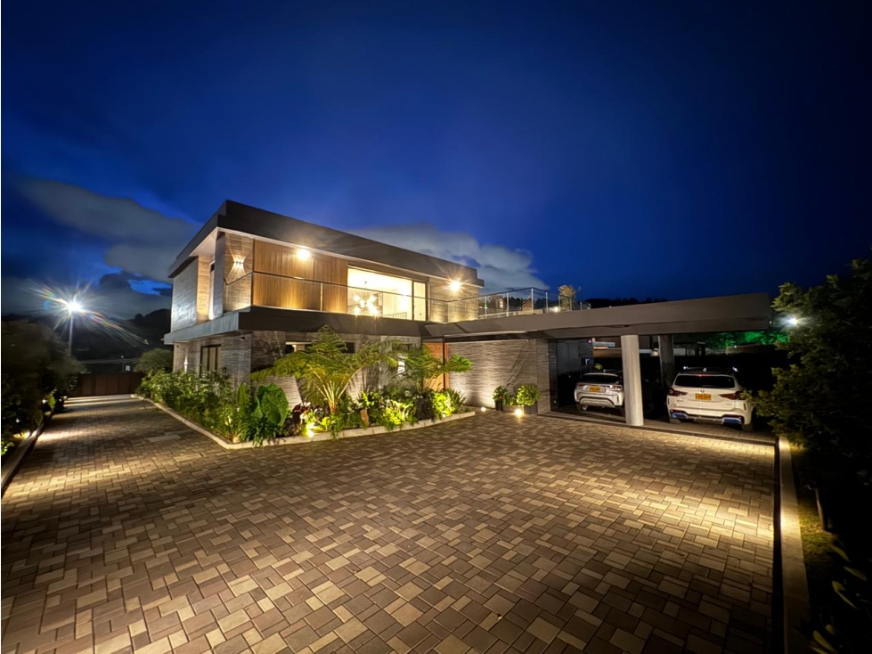 Espectacular casa campestre en el Alto de las Palmas!