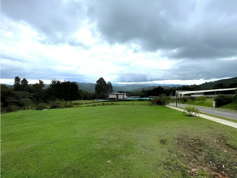 HERMOSO LOTE CON VISTA INIGUALABLE!
