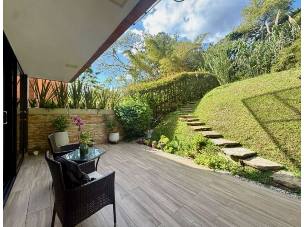 Hermosa casa con jardín en unidad completa, cerca al Montessori. - 2