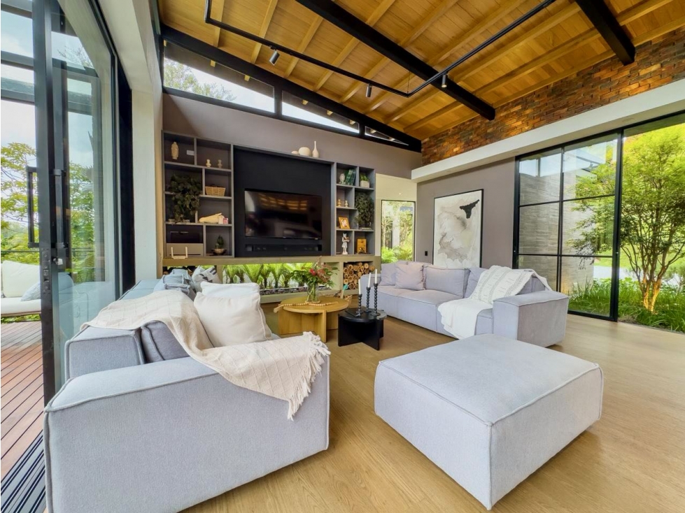 Moderna casa de un nivel. Unidad cerrada en el Retiro. — foto 4