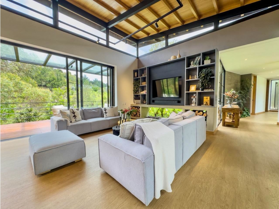 Moderna casa de un nivel. Unidad cerrada en el Retiro. — foto 3