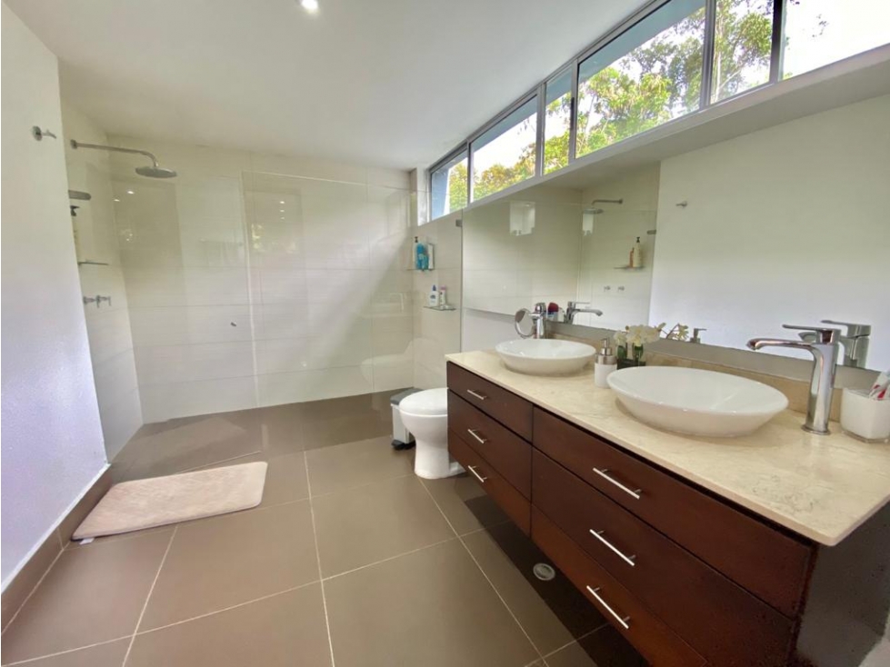 HERMOSA Y ACOGEDORA CASA EN LLANOGRANDE DE UN SOLO NIVEL! — foto 4