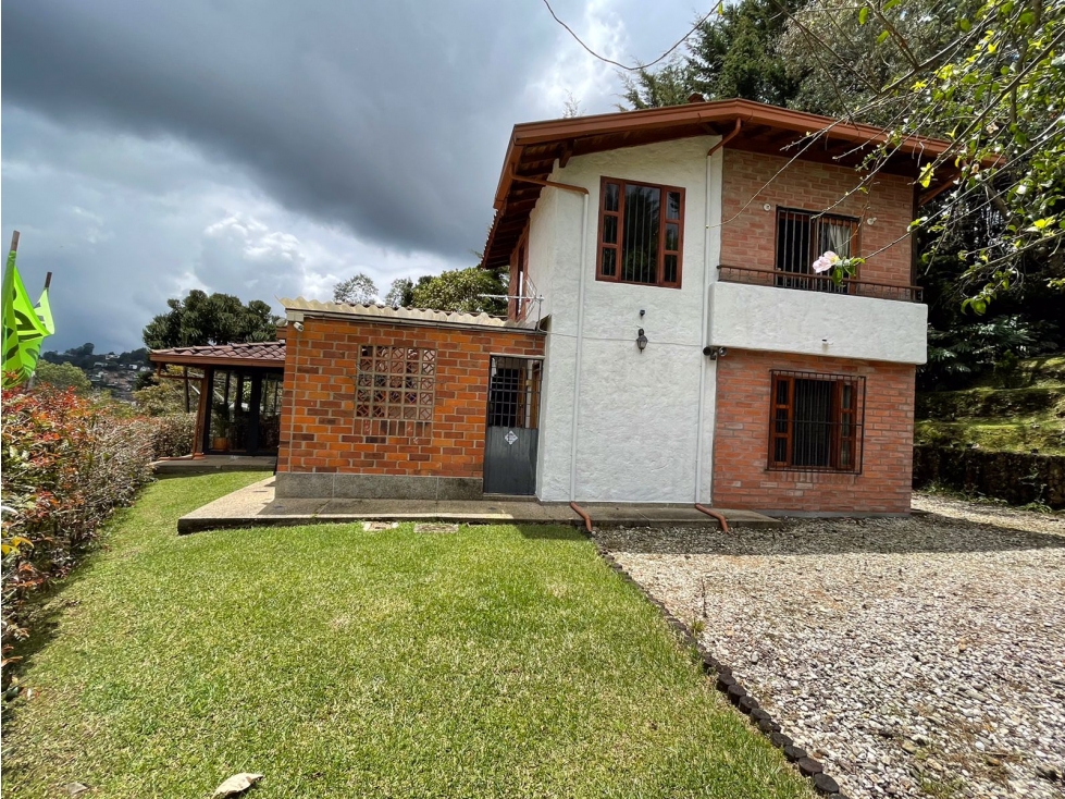 Casa finca acogedora para la venta a la entrada del Retiro. — foto 2