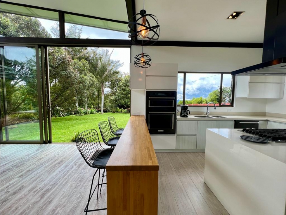 ¡Una impresionante casa en Roble Alto! — foto 2