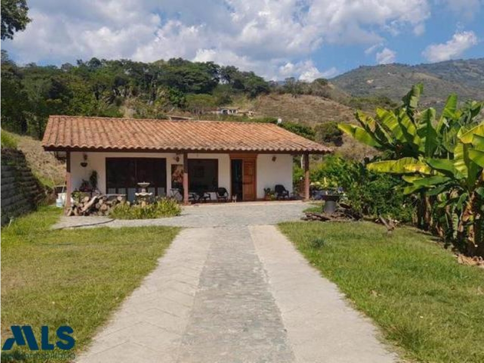Hermosa Casa Campestre Estilo Colonial