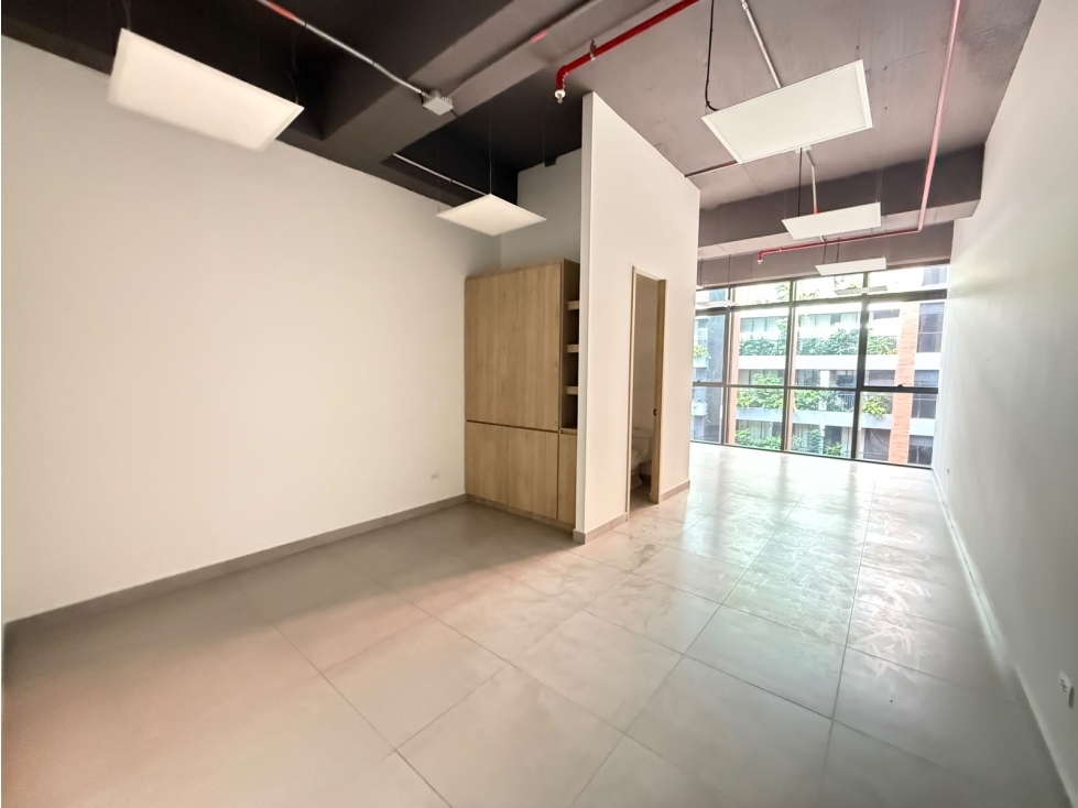 Oficinas en espectacular edificio vía Las Palmas