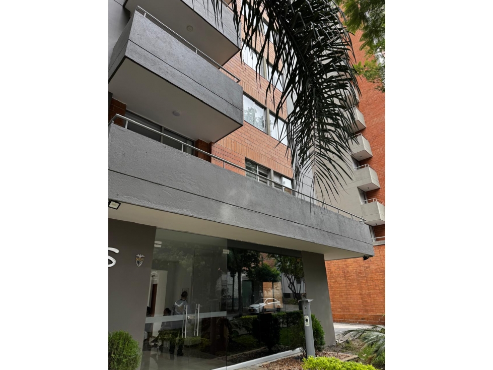 Apto en Los Colores 84 m², 3 habitaciones + estudio, piso alto — foto 2