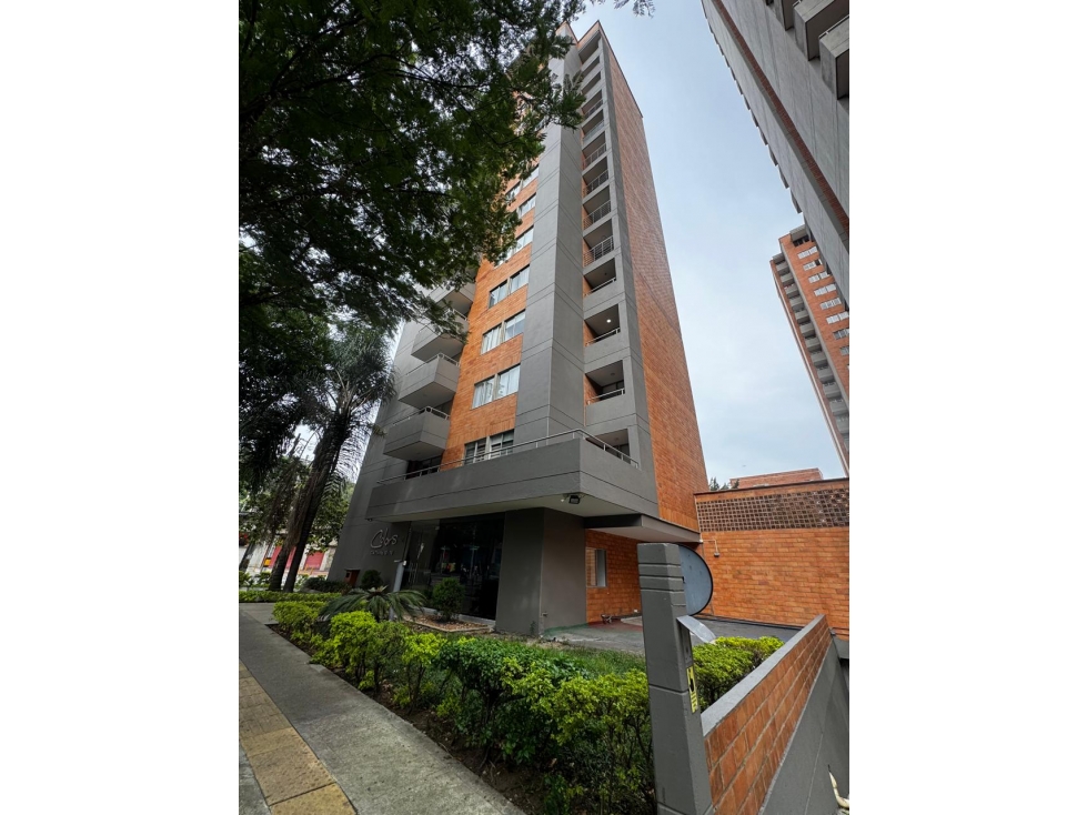 Apto en Los Colores 84 m², 3 habitaciones + estudio, piso alto