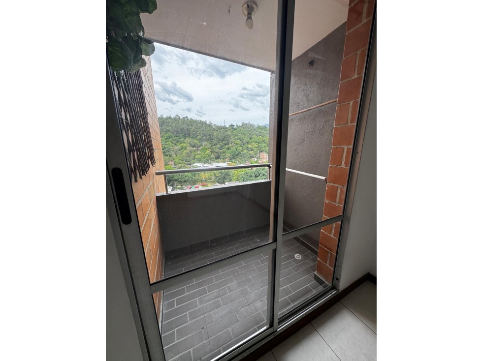 Apto en Los Colores 84 m², 3 habitaciones + estudio, piso alto — foto 3
