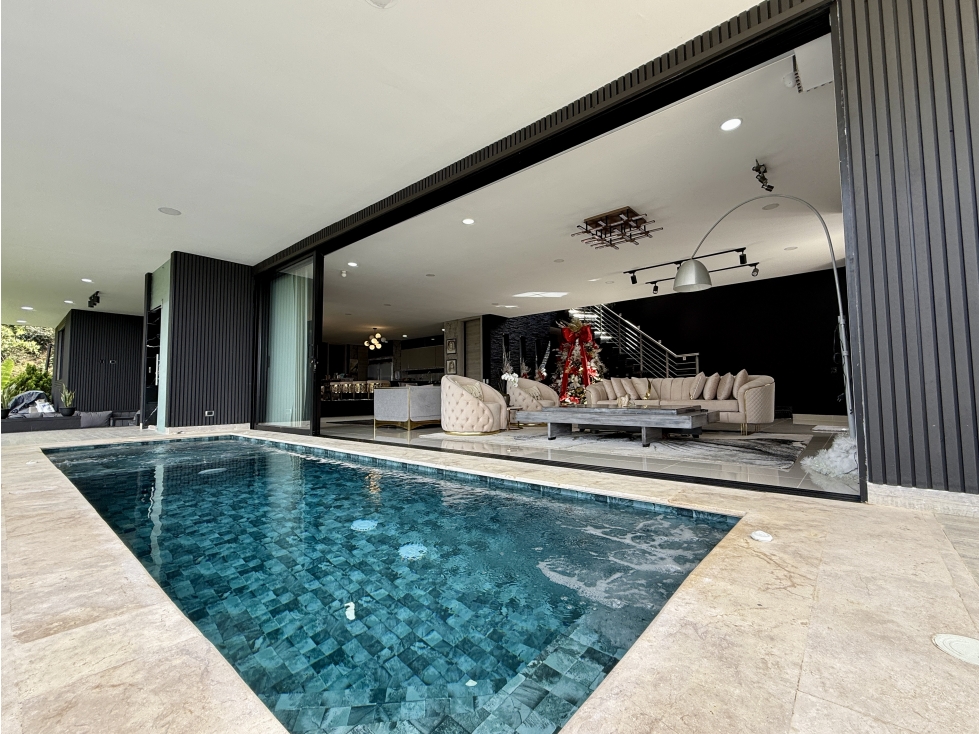 Casa con pisicina y vista increible a Medellin — foto 2