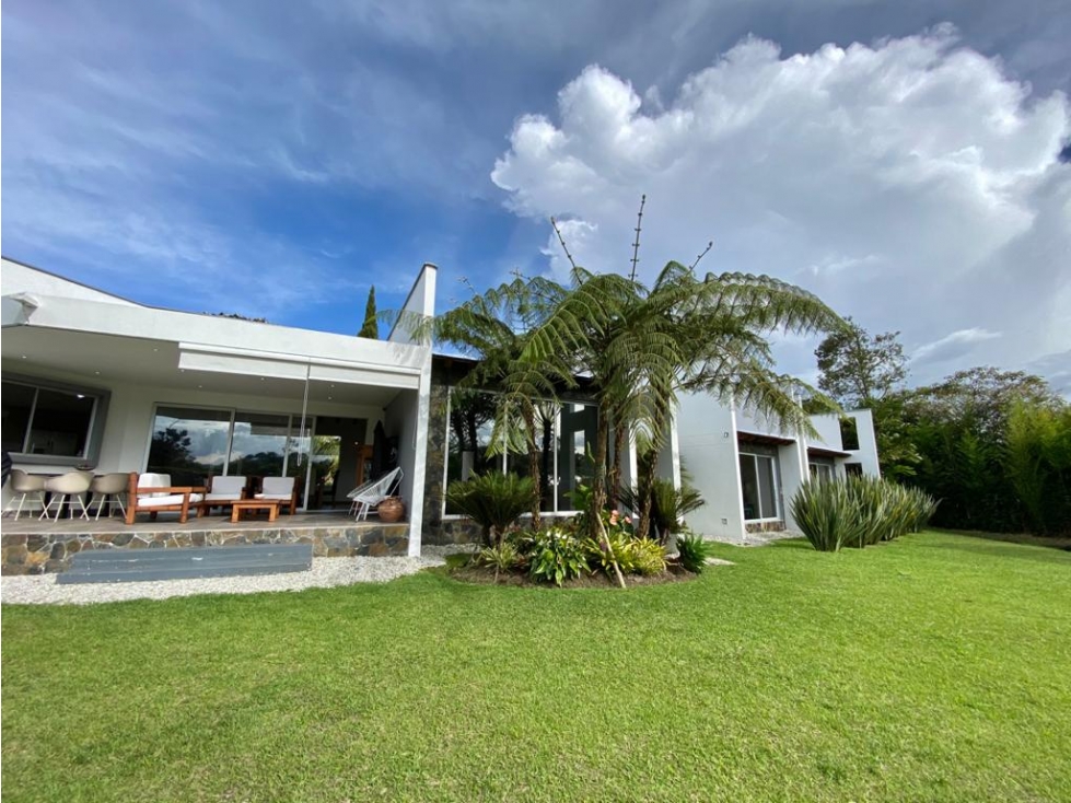 HERMOSA Y ACOGEDORA CASA EN LLANOGRANDE DE UN SOLO NIVEL!