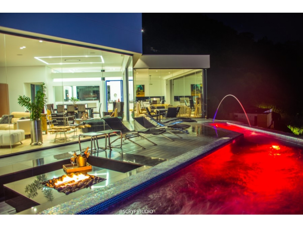 CASA LUXURY CON IMPRESIONANTE VISTA A MEDELLÍN!!! — foto 3