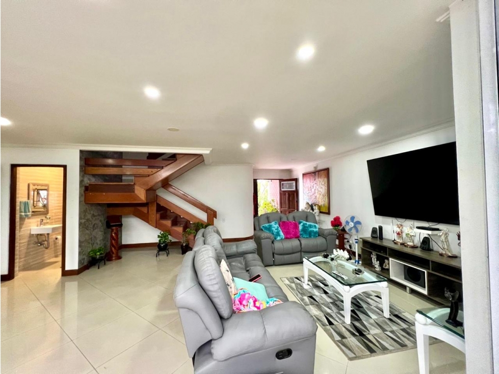 Casa de dos niveles en Altos del Poblado — foto 2