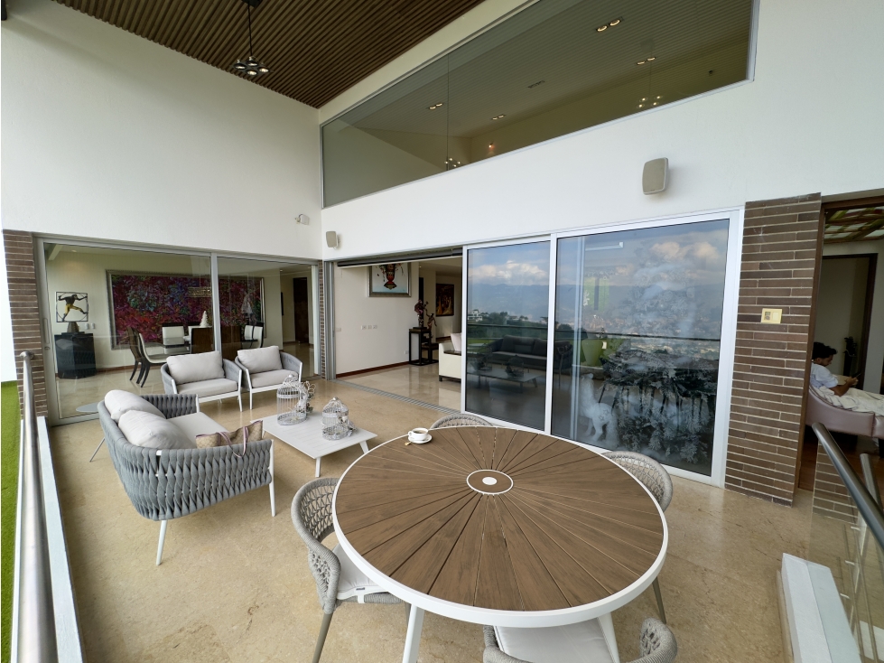 Lujosa casa con piscina con increible vista a la ciudad. — foto 6