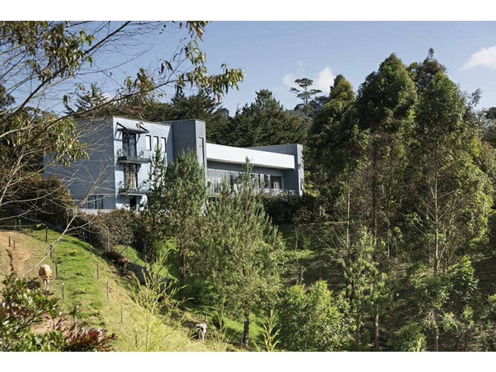 Excepcional Finca en El Retiro - Un Paraíso de Elegancia y Comodidad
