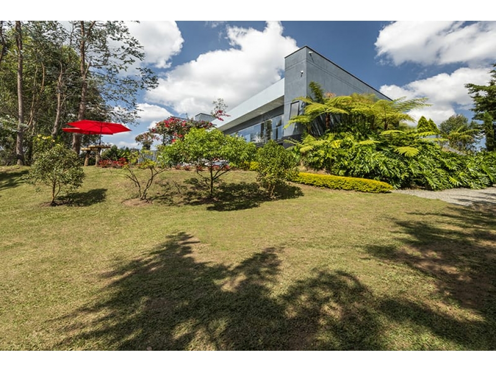 Excepcional Finca en El Retiro - Un Paraíso de Elegancia y Comodidad — foto 2