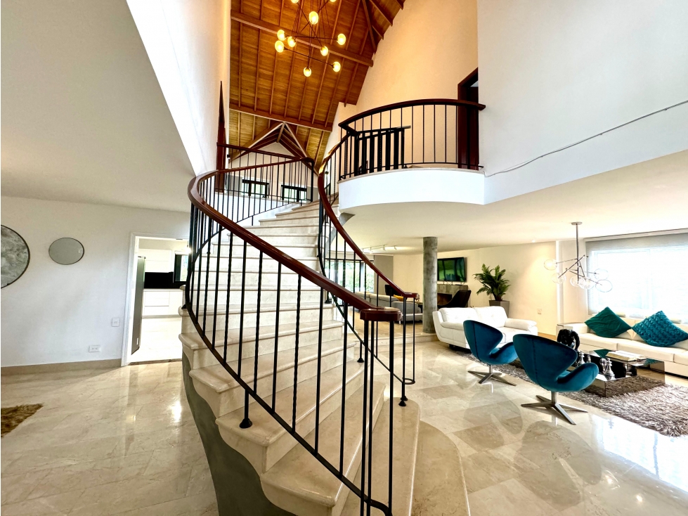 Casa de lujo remodelada en la mejor ubicación del Poblado! — foto 2