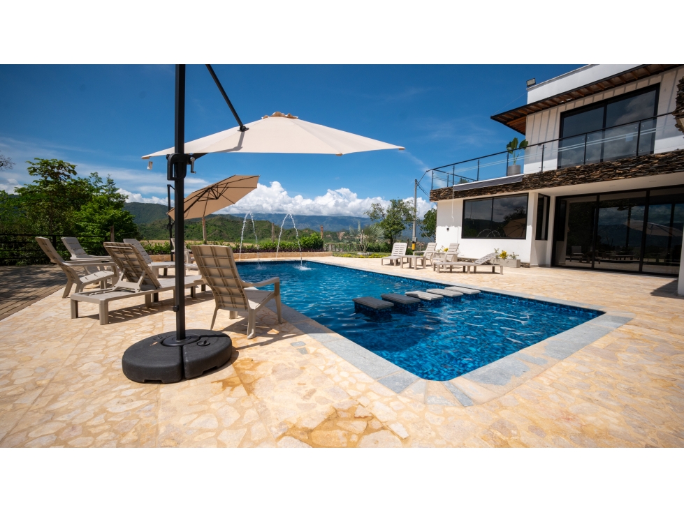 Finca moderna para estrenar con piscina privada