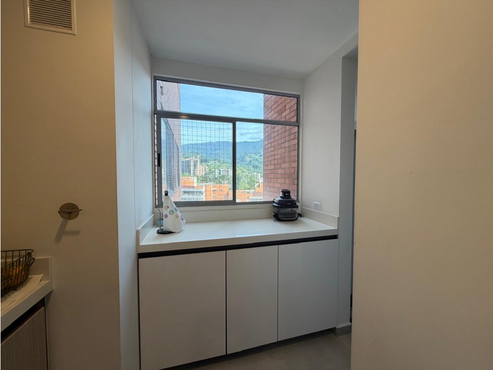 HERMOSO Y ACOGEDOR APARTAMENTO EN LA LOMA DE LAS BRUJAS . — foto 6