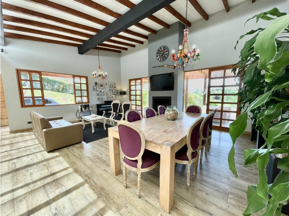 Espectacular casa con grandes espacios — foto 2