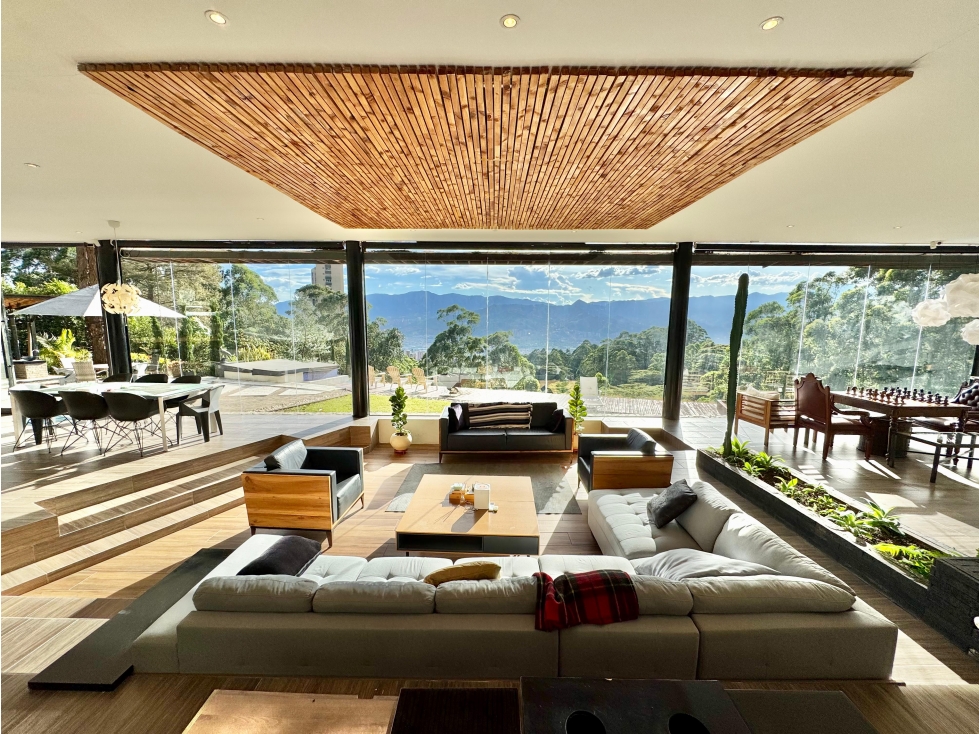 Espectacular casa en el Poblado con vista inigualable