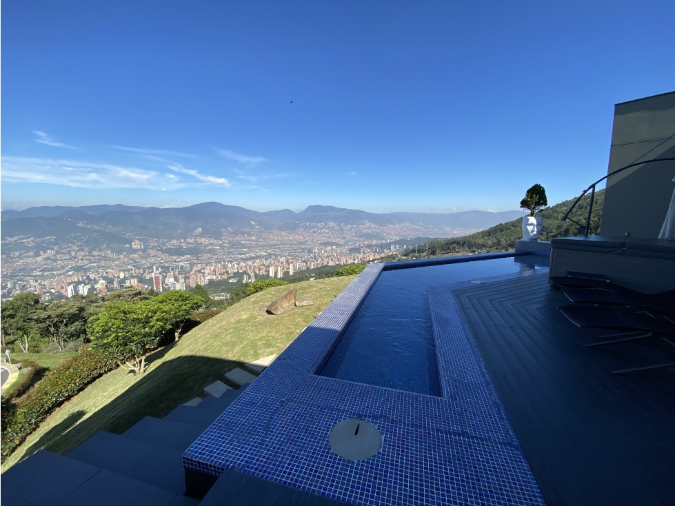 CASA LUXURY CON IMPRESIONANTE VISTA A MEDELLÍN!!! — foto 5