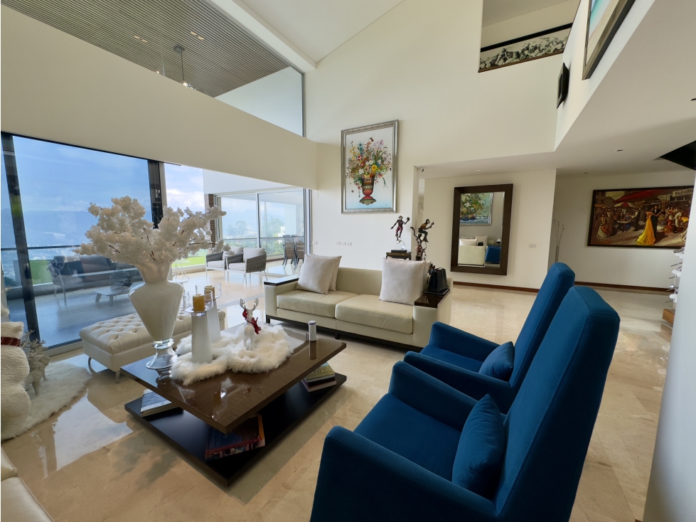Lujosa casa con piscina con increible vista a la ciudad. — foto 3
