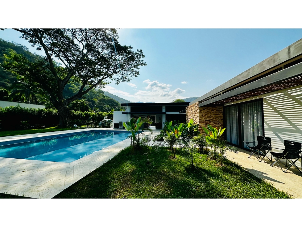 Hermosa casa con piscina para estrenar AMOBLADA!