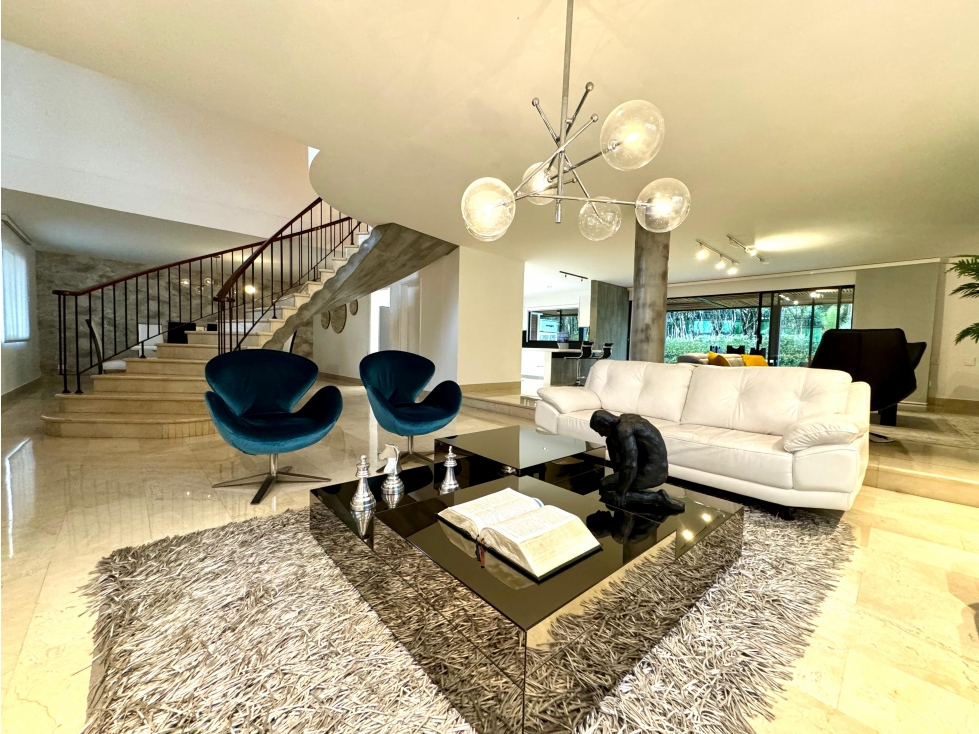 Casa de lujo remodelada en la mejor ubicación del Poblado! — foto 3