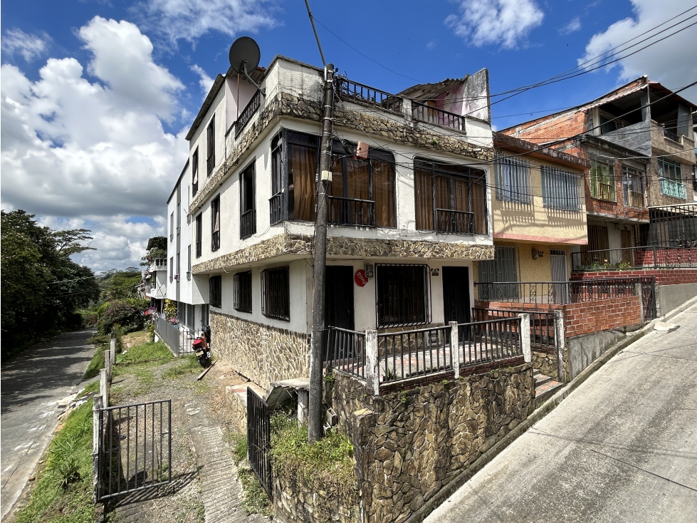 Se vende casa en el Parque Industrial