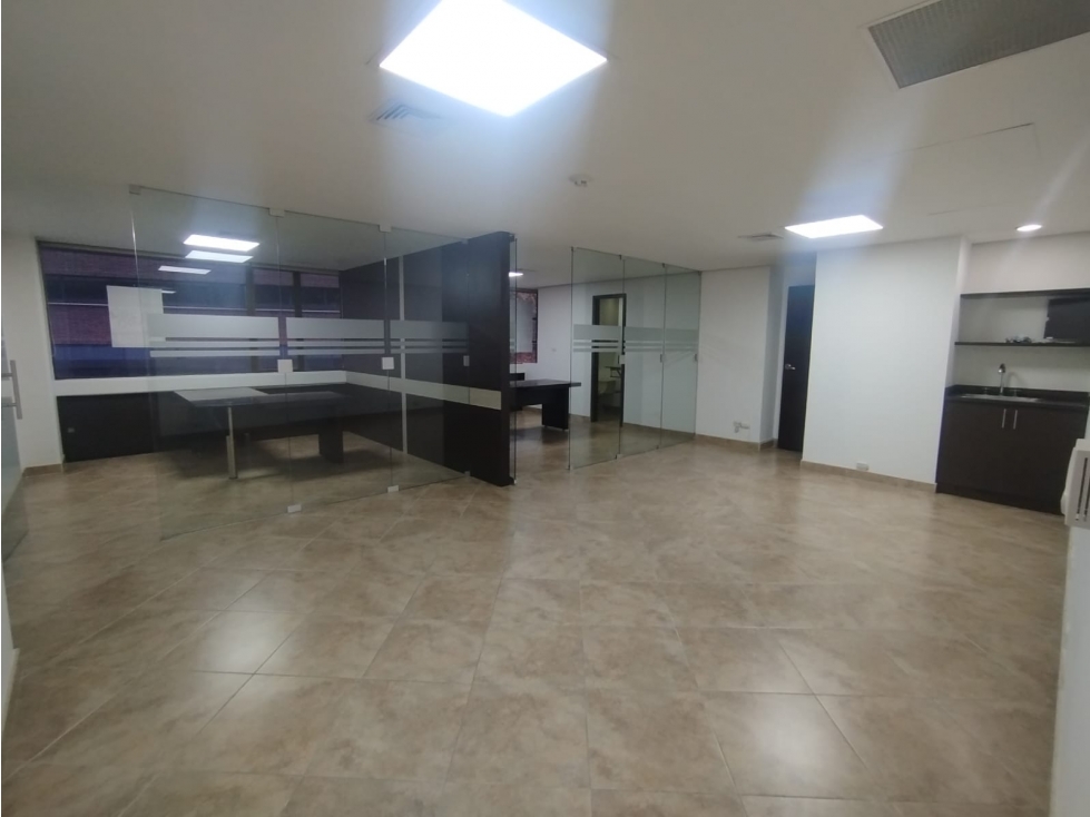 Arriendo oficina en el poblado