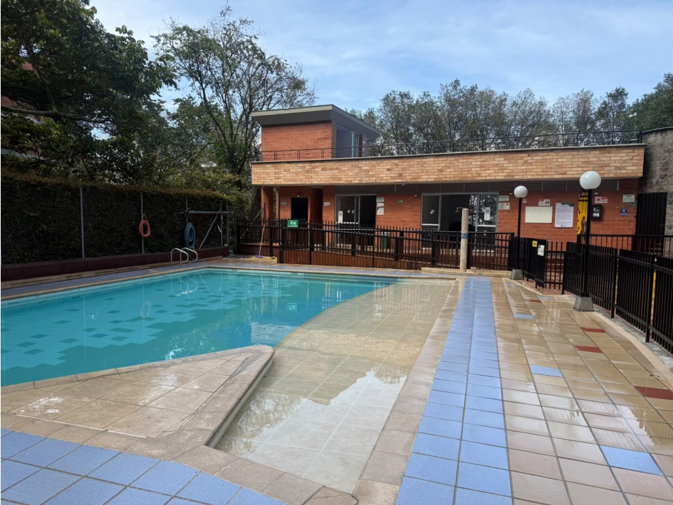 ARRIENDO APARTAMENTO EN LOMA DEL INDIO