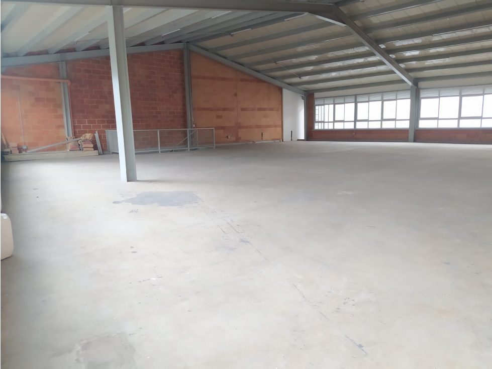 Arriendo Local o Bodega Simón Bolívar
