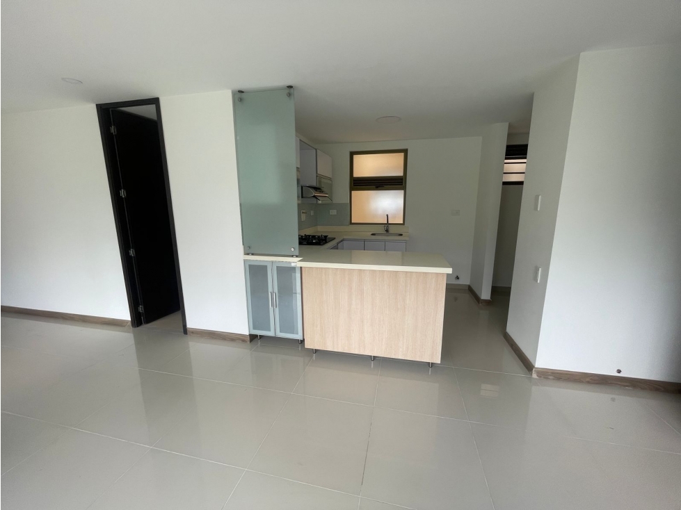 Arriendo apartamento en altos del poblado — foto 4