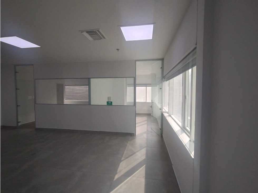 arriendo oficina en el poblado — foto 2