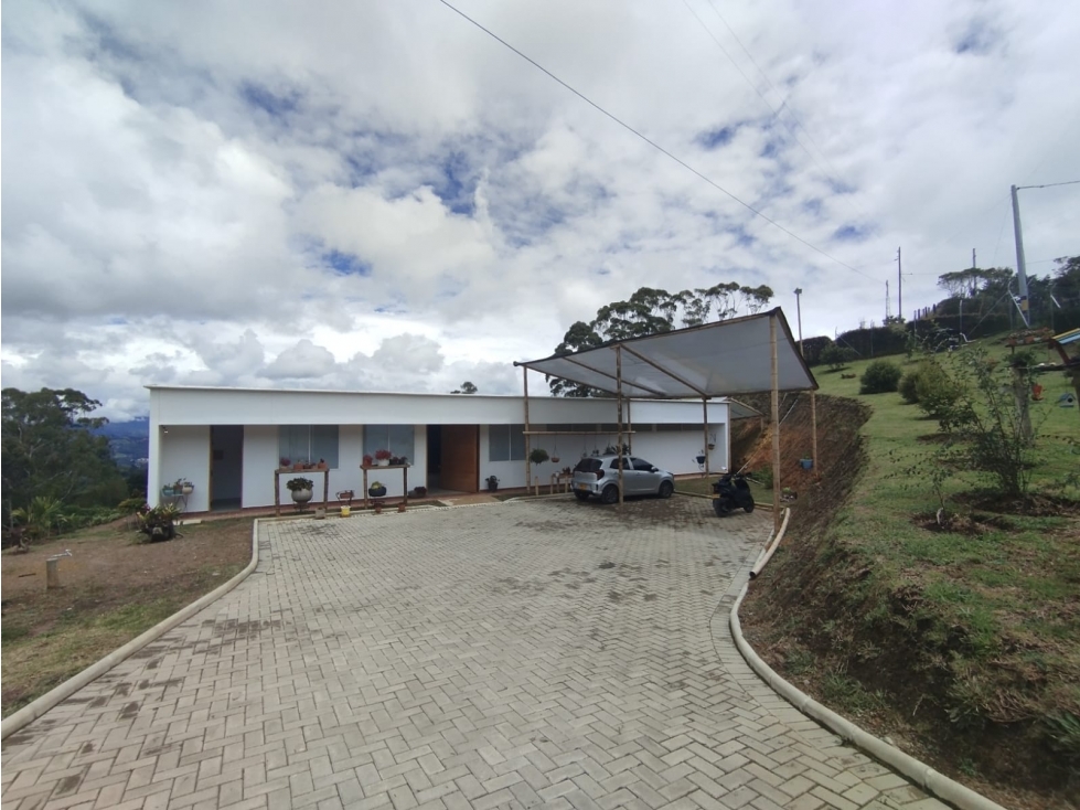 se renta o se vende casa campestre en la ceja Antioquia