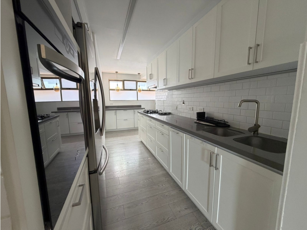 Se arrienda apartamento en el poblado