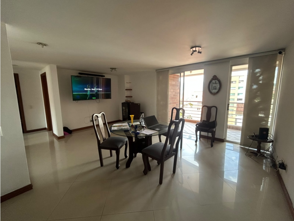 Arriendo apartamento en Laureles