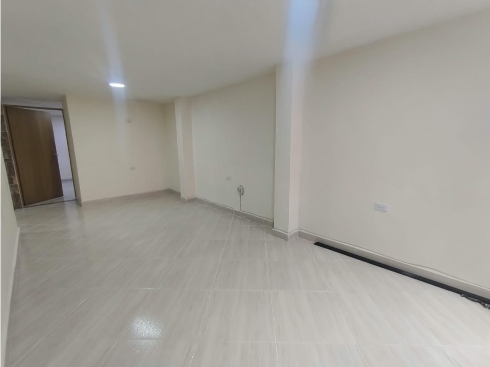 SE ARRIENDA CASA PRIMER PISO EN ROBLEDO SECTOR LOPEZ DE MESA — foto 3