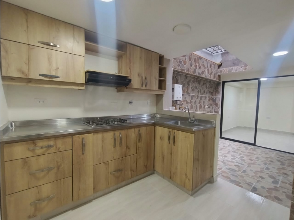 SE ARRIENDA CASA PRIMER PISO EN ROBLEDO SECTOR LOPEZ DE MESA