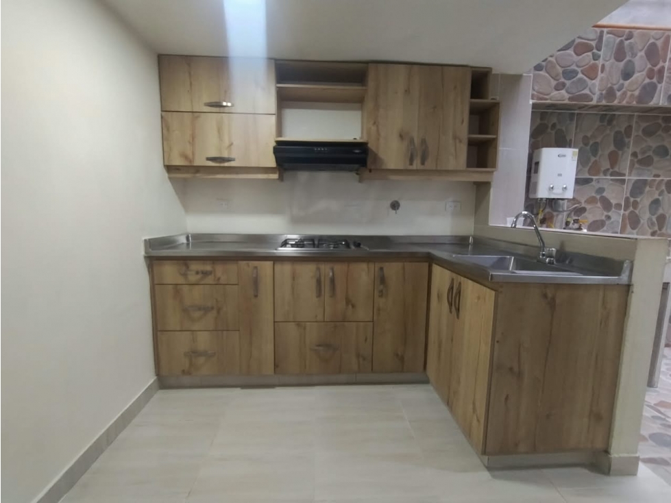 SE ARRIENDA CASA PRIMER PISO EN ROBLEDO SECTOR LOPEZ DE MESA — foto 2