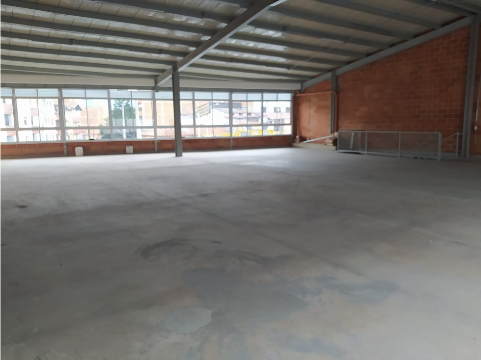 Arriendo Local o Bodega Simón Bolívar — foto 2
