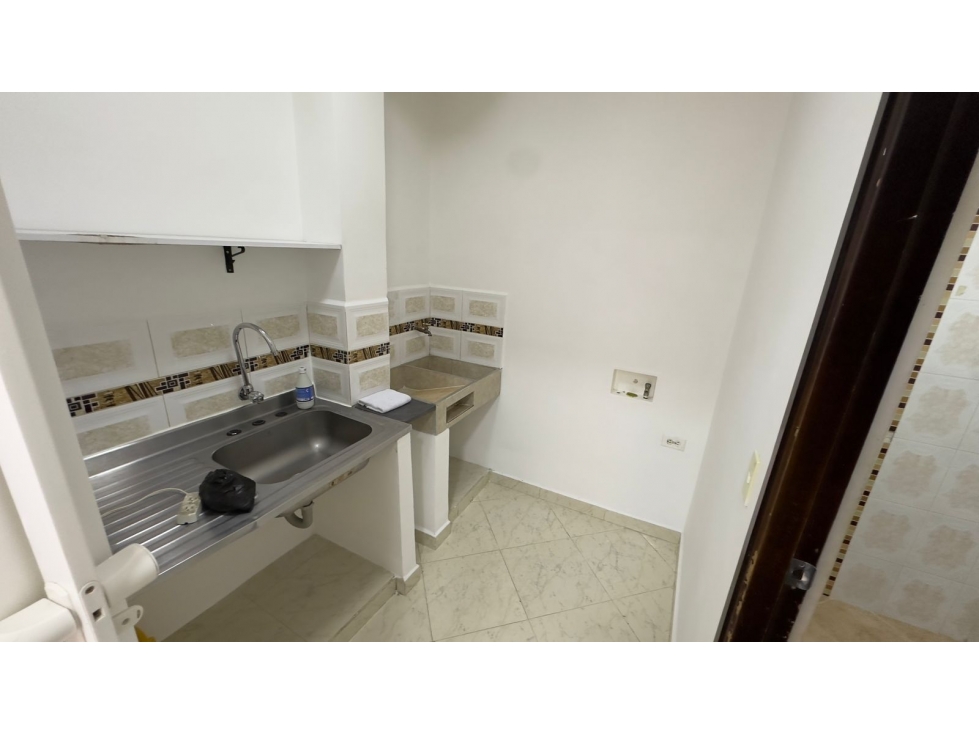 ARRIENDO LOCAL EN LA FLORESTA - 3