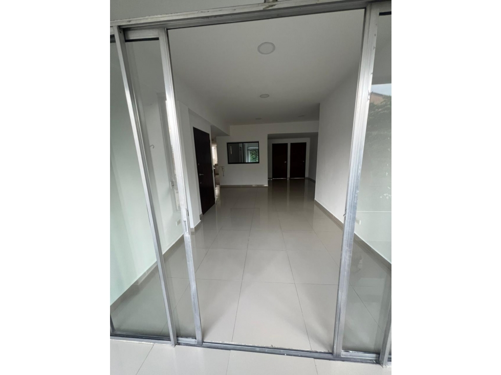 VENDO APARTAMENTO EN LOS COLORES — foto 2